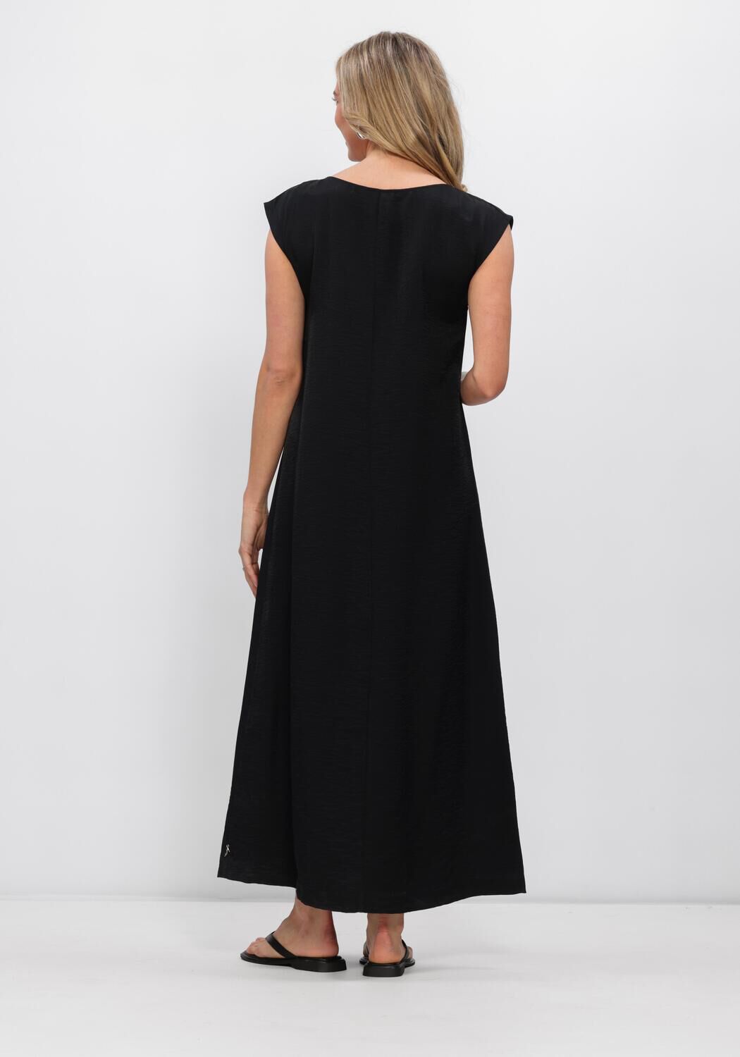 Black Cecil fluid cap-sleeve maxi dress by Pink Baby, flowing fabric and elegant design, shown on a model.