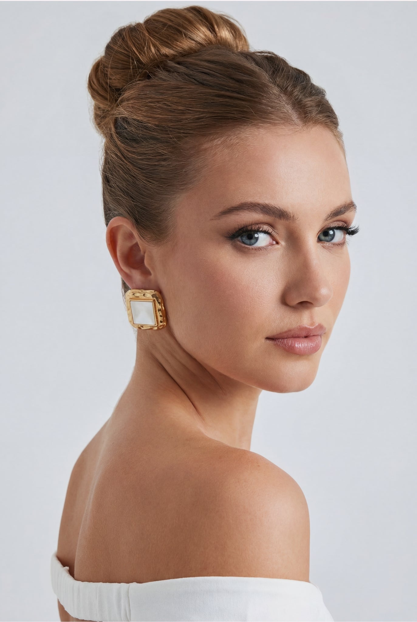 Capri Onyx Stud Earrings Ivory