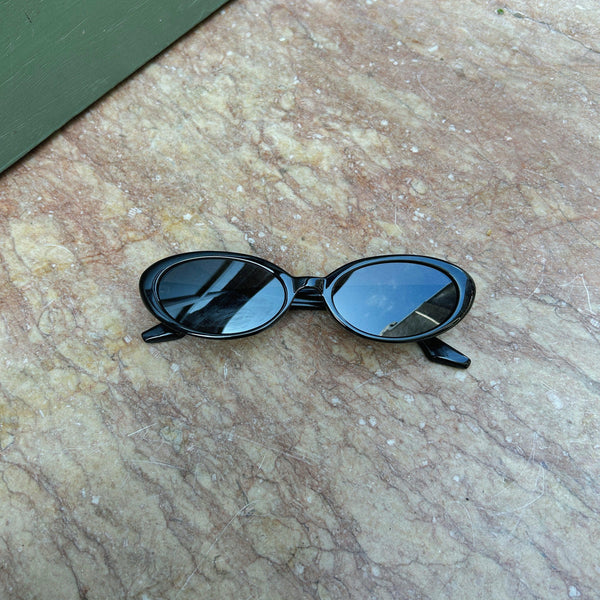 Black Pink Baby Kyra sunglasses with polarized lenses, stylish eyewear for sun protection and fashion.